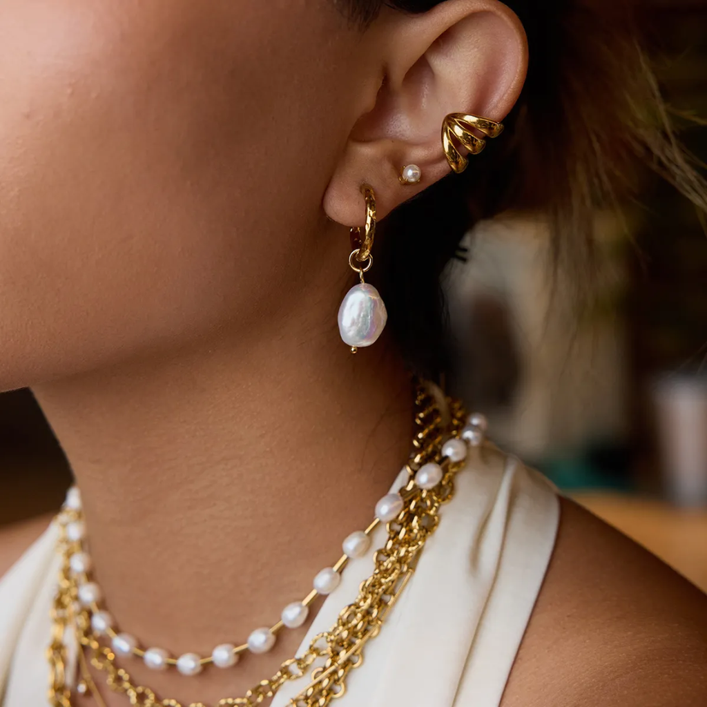 Sun Kissed Bali || Earring || Barock freshwater pearl huggie hoops earring || SKB0103025 || stainless steel waterproof tarnish free hypoallergenic pvd 18K gold coated Bali