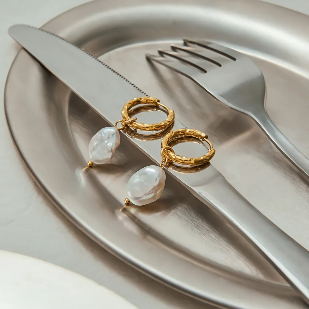 Sun Kissed Bali || Earring || Barock freshwater pearl huggie hoops earring || SKB0103025 || stainless steel waterproof tarnish free hypoallergenic pvd 18K gold coated Bali