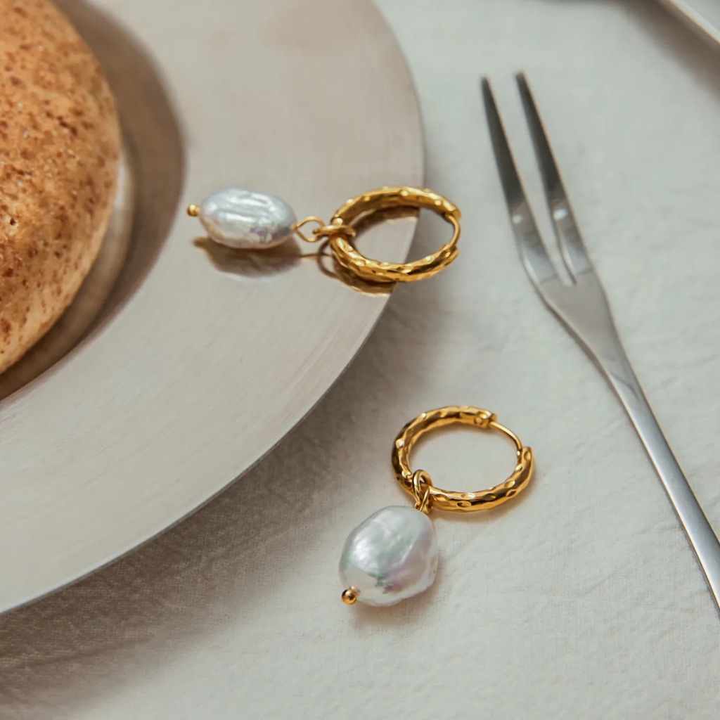 Sun Kissed Bali || Earring || Barock freshwater pearl huggie hoops earring || SKB0103025 || stainless steel waterproof tarnish free hypoallergenic pvd 18K gold coated Bali